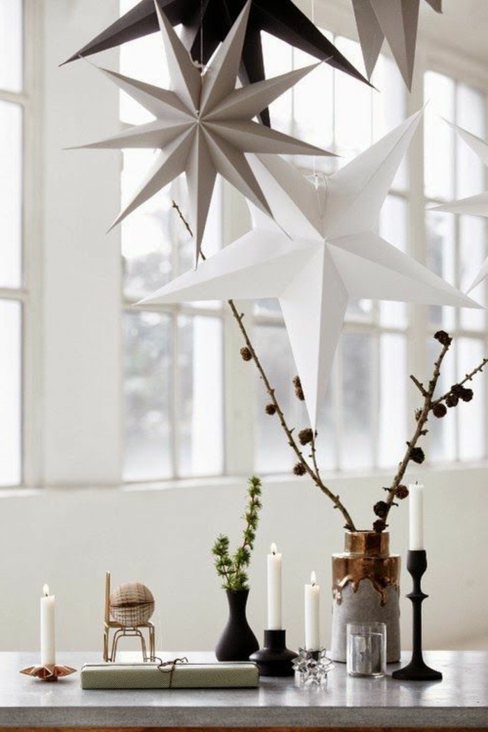 idées de décoration de Noël bougies de poinsettia scandinaves