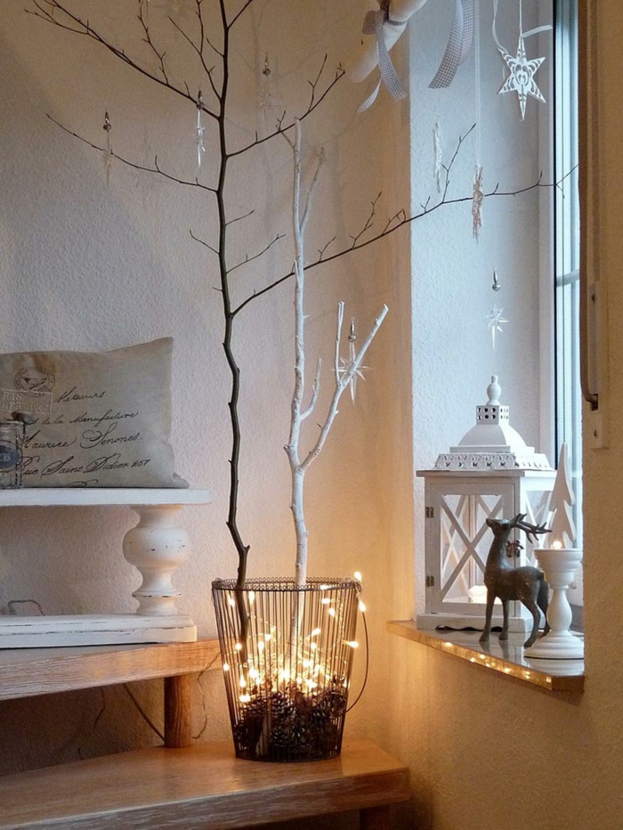 idées de décoration de noël branches scandinaves lumières de noël poinsettia