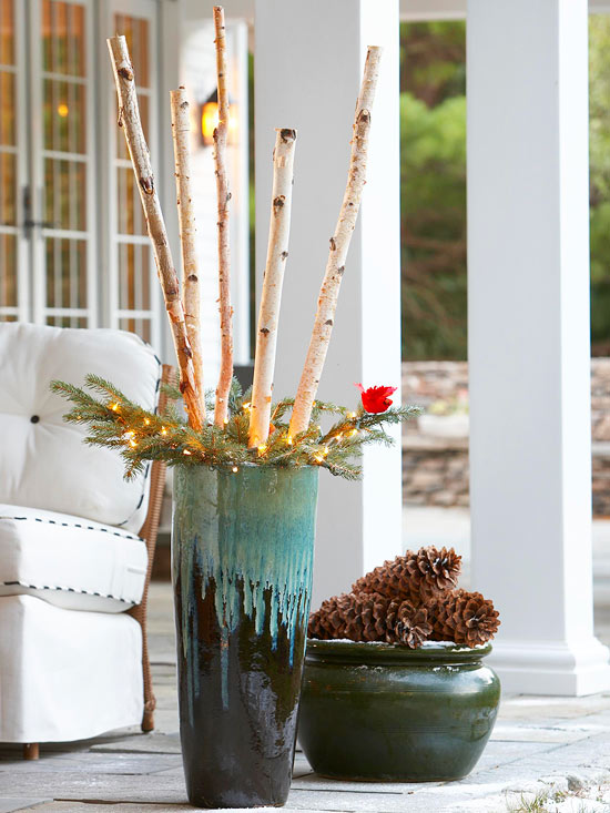 Juldekorasjon ideer vinter ornament furu kegle veranda