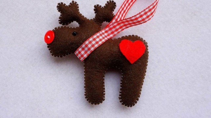 christmas decoration sewing reindeer tinker felt
