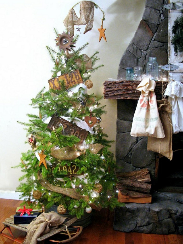Χριστούγεννα διακόσμηση ιδέες DIY διακόσμηση τζάκι Χριστουγεννιάτικο δέντρο upcycling