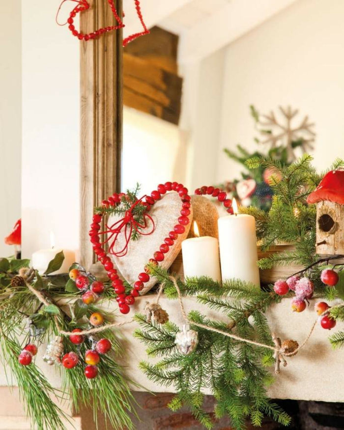 decorațiuni de crăciun idei mantel decorare roșu fructe de padure verde ramuri de pin