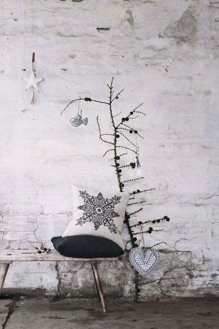 Χριστουγεννιάτικη διακόσμηση ασπρόμαυρη puristic μινιμαλιστική αστέρια μαξιλάρι