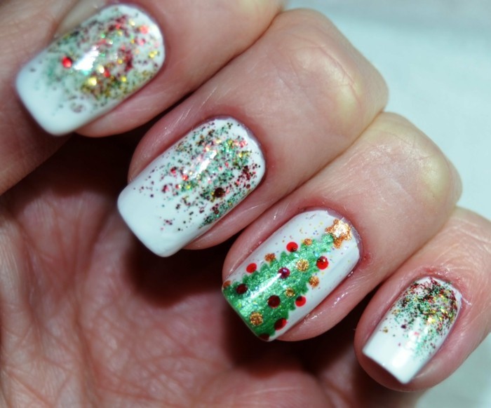 Kerstmis nagels gekleurde kerstboom glinsterende