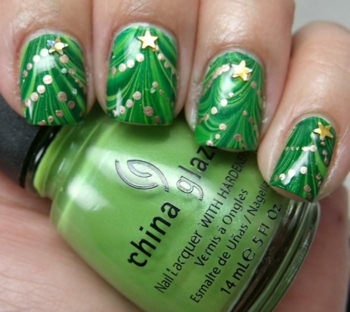 коледни нокти украсени зелена елха