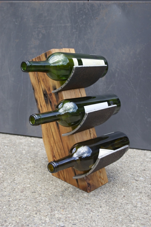 葡萄酒架由木材diy金属板项目葡萄酒存储建造而成