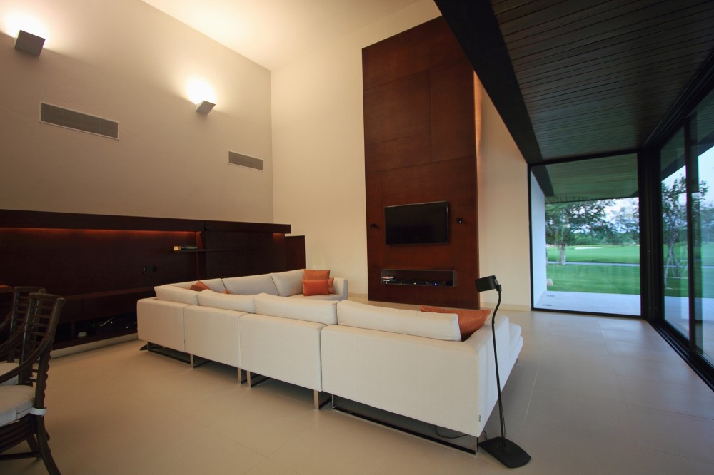meubles blancs éléments foncés lustre en bois moderne