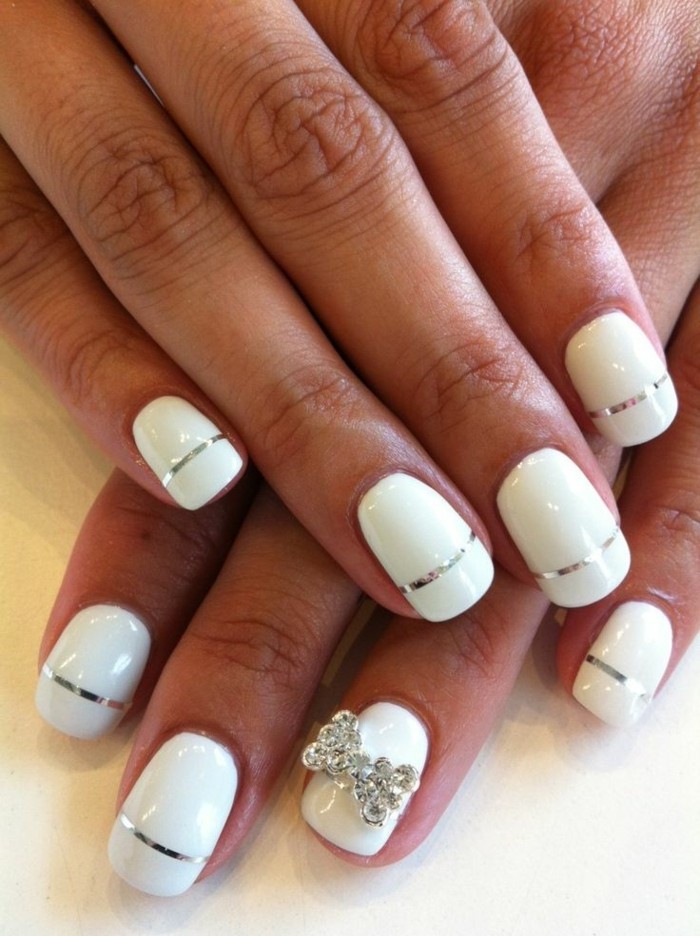 witte nagel ontwerp nagels bruiloft nagels glitterstones strepen