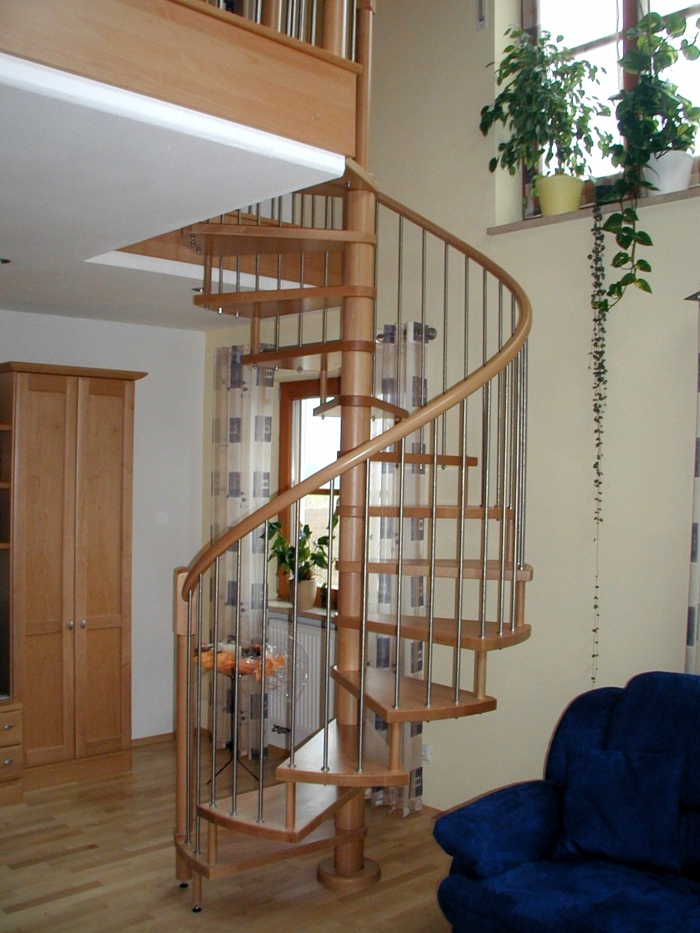 Spiraltrappe design træmetal kombinerer indretningsdesign indretning