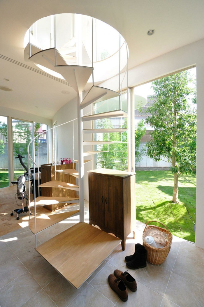 spiral trappe design hjem interiør design stilfuld indvendig trappe