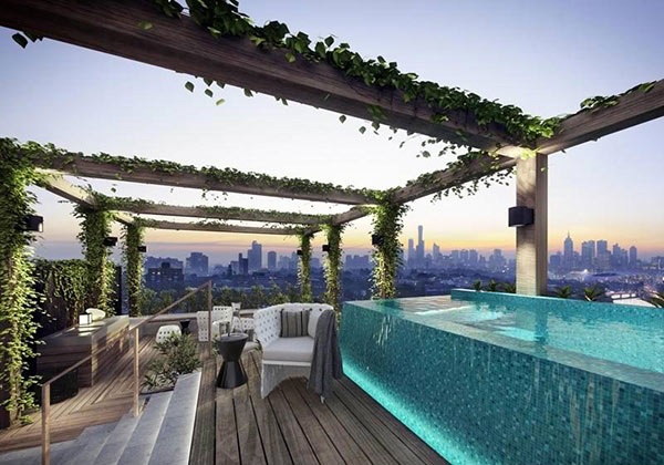 whirpool sur la terrasse sur le toit piscine de meubles en rotin de terrasse en verre