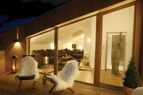 зимна тераса дизайн дървен под тераса обзавеждане на столове греди