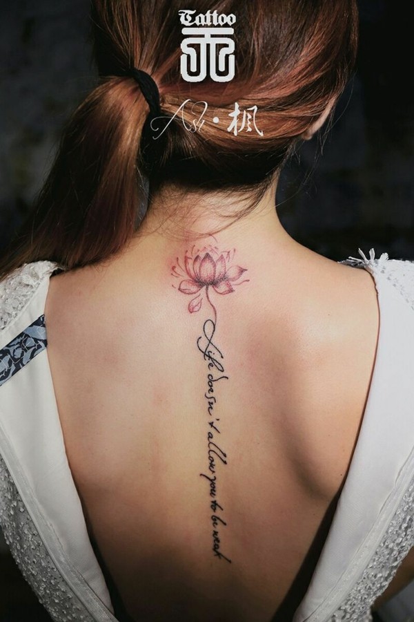 脊椎纹身女性纹身写作的想法