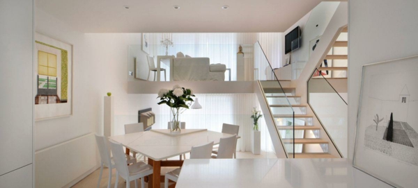 en-værelses lejlighed oprettet på 2 niveauer trappe glas railing