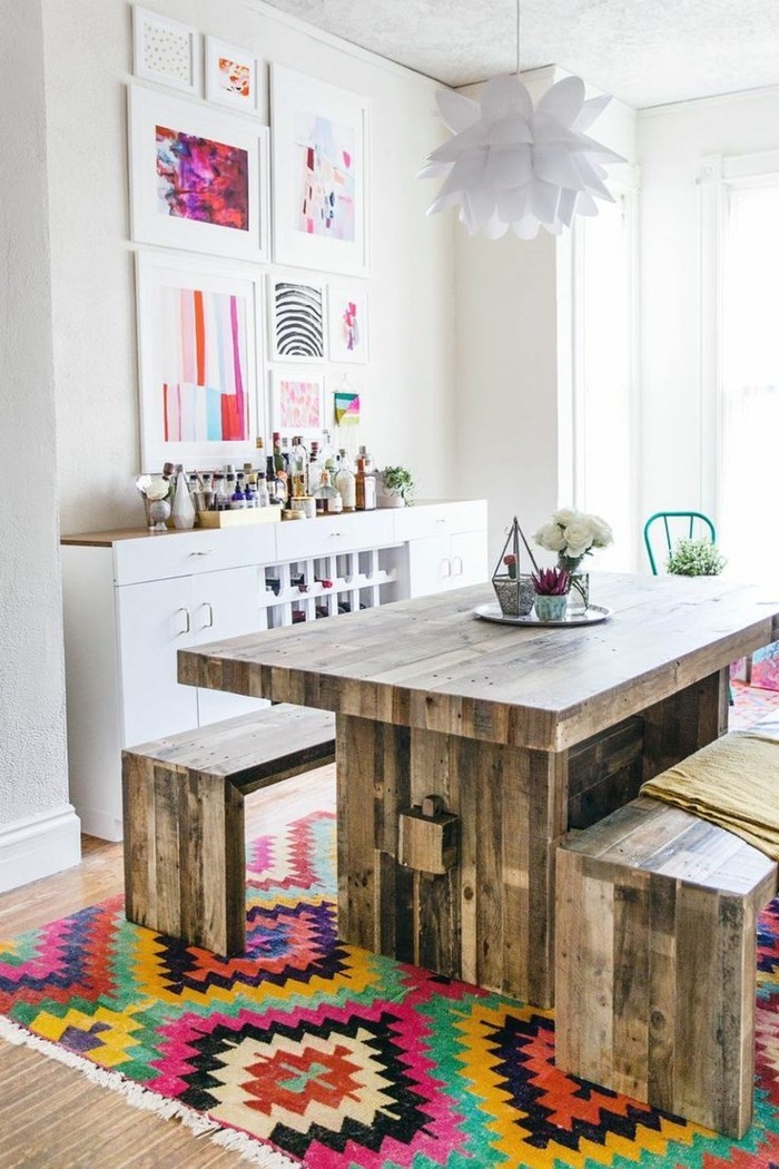 elävät ideoita ruokasali eklektinen värillinen matto puuhuonekalut