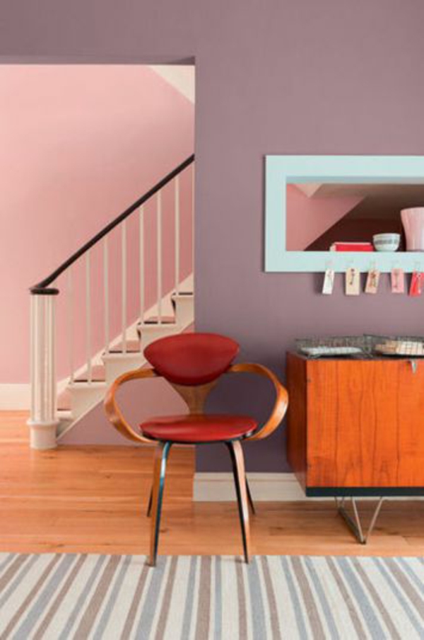 Živé nápady pro schody v obývacím pokoji kombinují design stěn