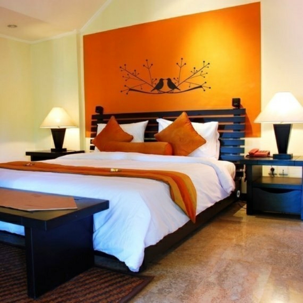 farve ideer soveværelse oransje væg tapet seng seng bænk