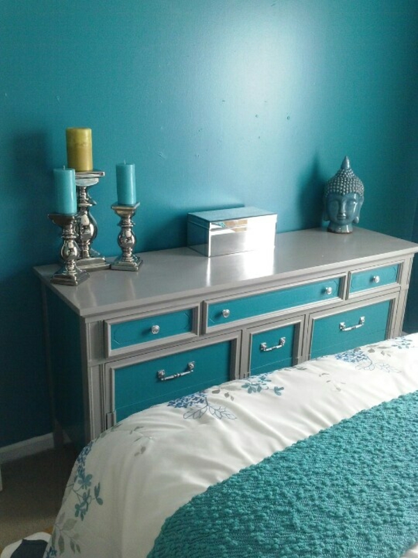slaapkamer kleuren wanddecoratie turquoise kandelaar bed