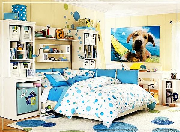 蓝色的地毯圆点图案的室内设计
