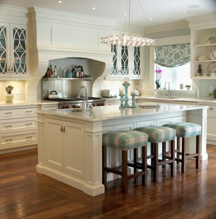 家居装饰厨房奶油颜色凳子传统的厨房