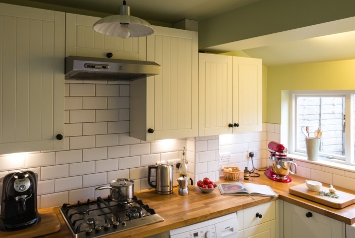 namų dekoro virtuvės kremo spalvos tonas sienos metro plytelės