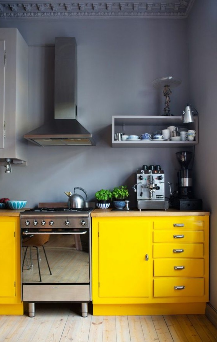διακόσμηση κουζίνας γκρι χρώμα τοίχο κίτρινο κουζινικά κουζίνα