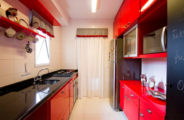 levende ideer køkken røde møbler sort overflade