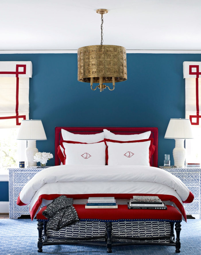 decoración del hogar dormitorio paredes azules alfombras acentos rojos