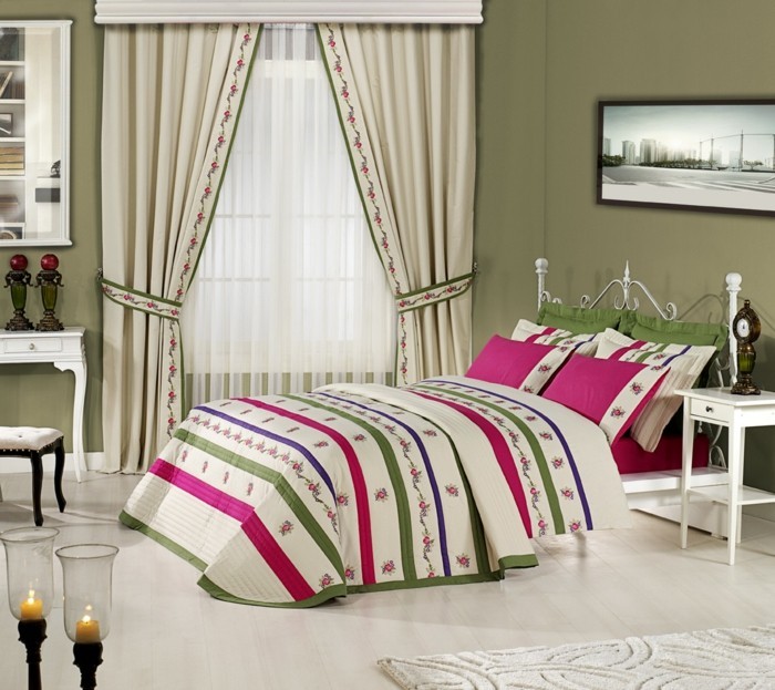 Living Ideas卧室的窗帘和床单营造出温馨的家