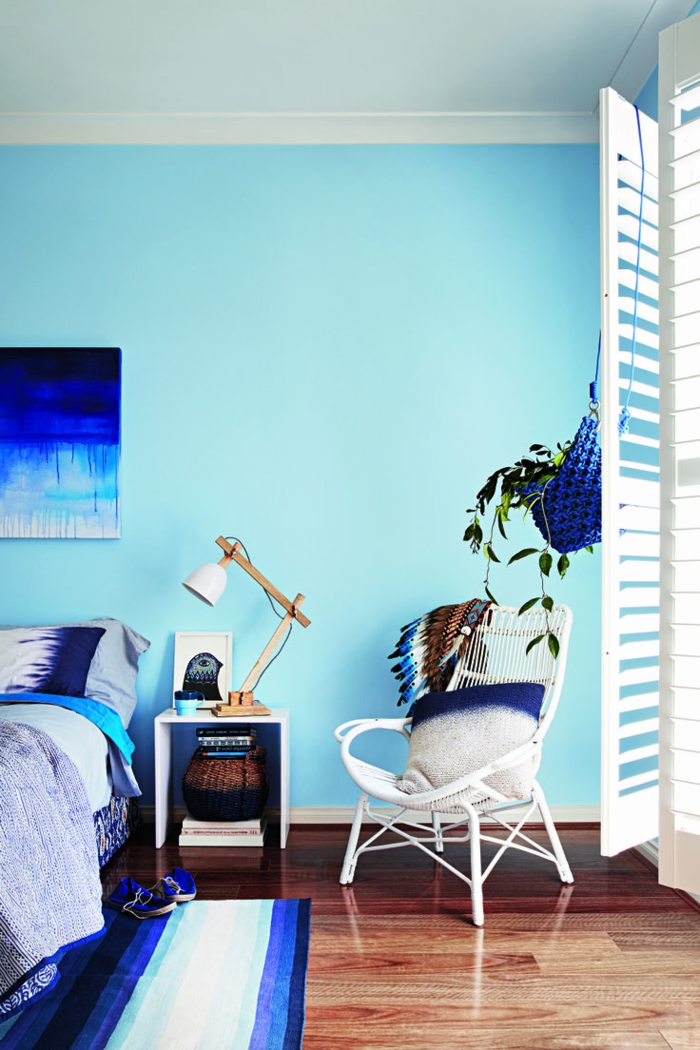 living ideas dormitorio azul claro paredes raya alfombra fresca