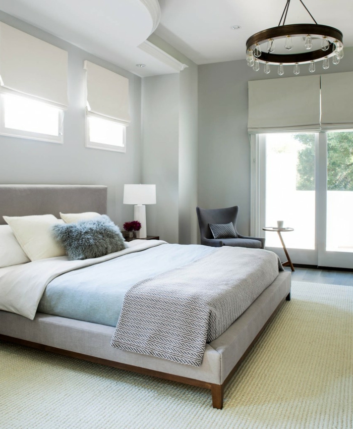 живи идеи спалня светло сиви стени килим сиви фотьойл области