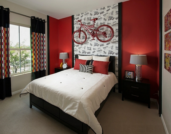 спалня червена стена дизайн акцент стена черна мебели