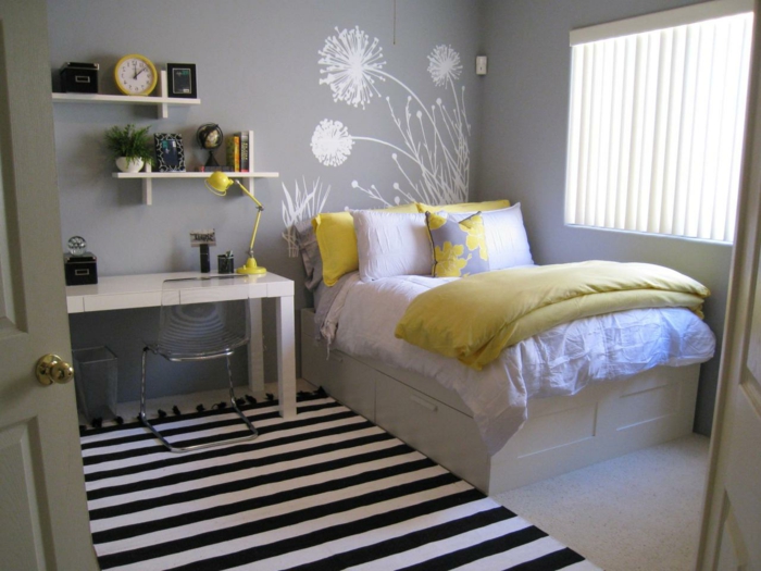 живи идеи спалня раирани килим жълти акценти светло сиви стени