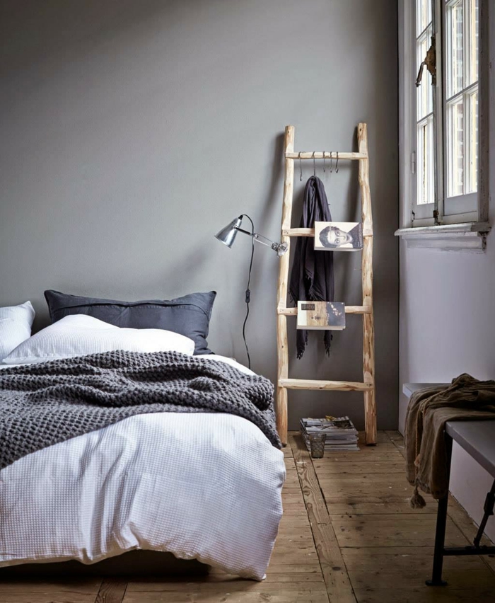 生活理念卧室墙灰色木地板楼梯质朴