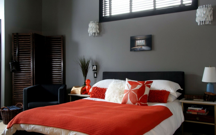 домашен декор спалня стени сив оранжев акценти стена sconces