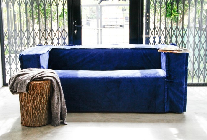 stue stue blå sovesofa sidebord koselig