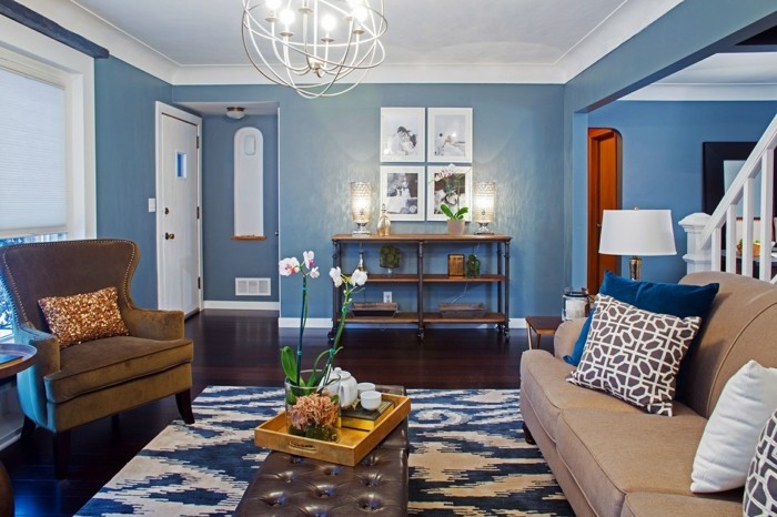 décor à la maison salon éclectique murs bleus orchidée