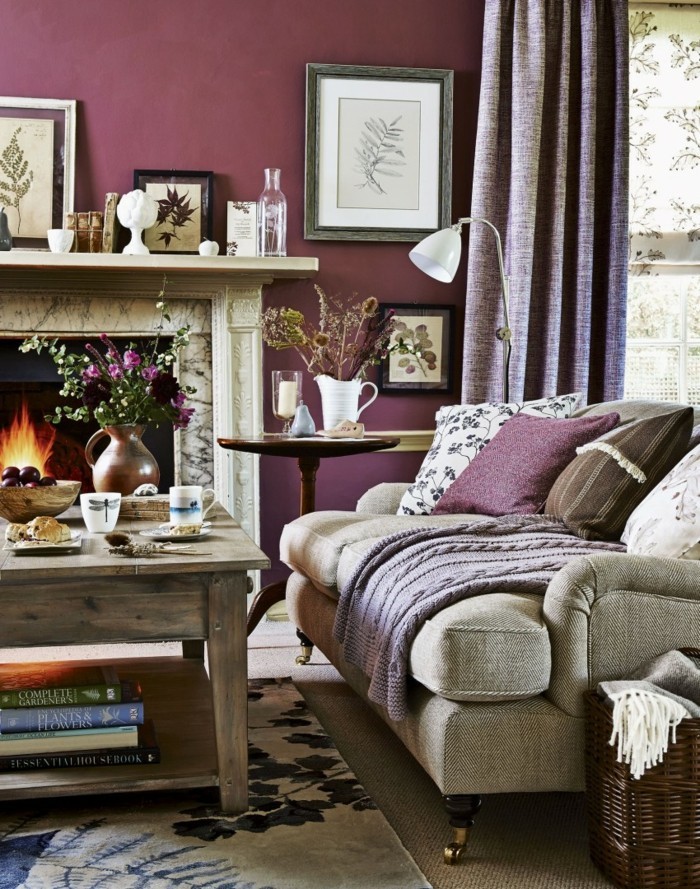 生活理念客厅紫色墙壁明亮家具壁炉