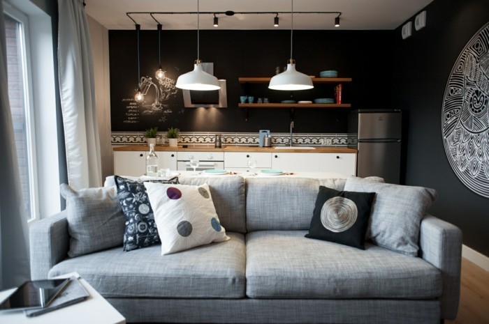 levende ideer stue lyse sofa mørke grå vægge åben plan