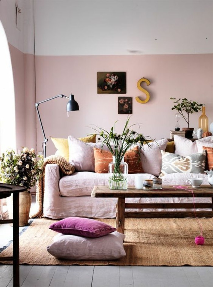 levende ideer stue lys rosa sofa dekke rosa gulv pute