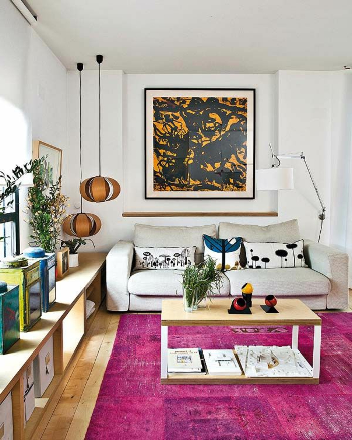 stue møbler eksempler lilla tæppe funktionelle sofabord vedhæng lys
