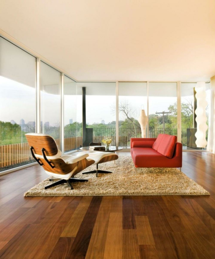 stue setup eksempler minimalistisk orange sofa beige gulvtæppe panoramavindue