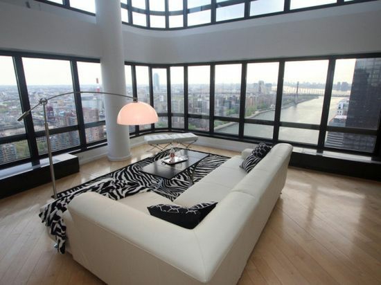 καθιστικό δωμάτιο διακόσμηση λυχνία δαπέδου γωνιά καναπέ παράθυρο εμφάνιση μοντέλο ζέβρα