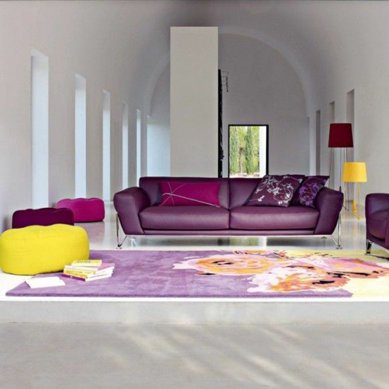 gyvenamojo kambario sofa, purpurinė violetinė spalva per metus