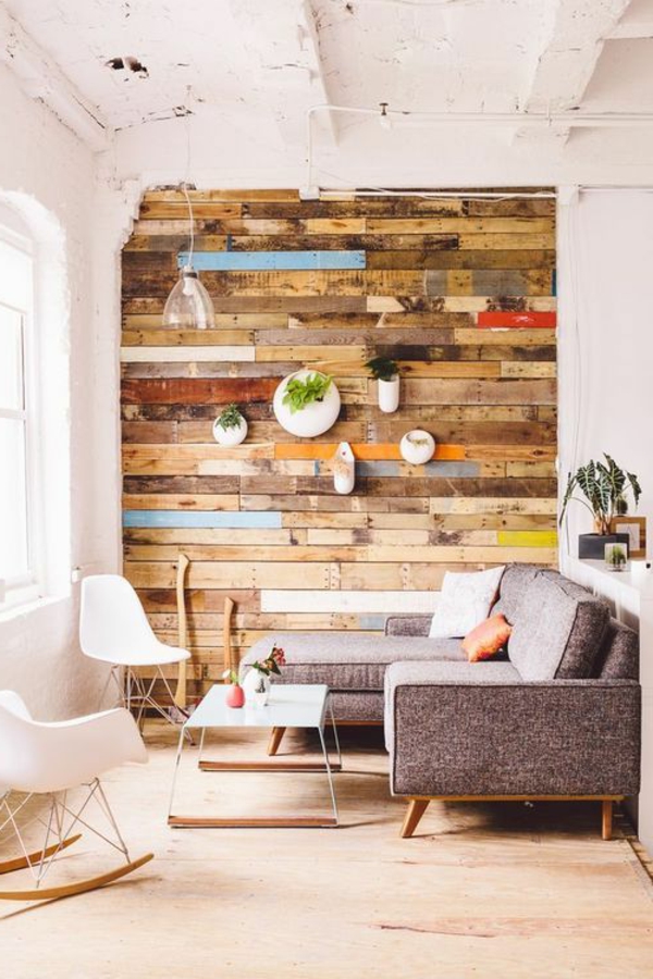 sala de estar paneles de madera de color mecedoras decoración de la pared
