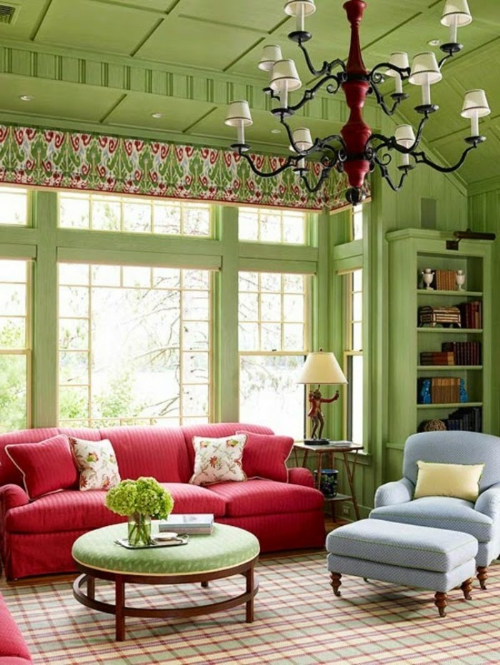 stue design grøn væg maling rød sofa