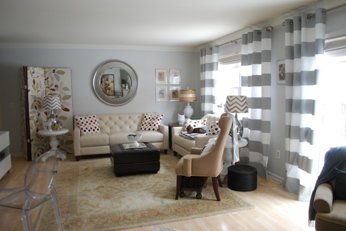 stue grå lys grå vægge beige tæppe stof mønster