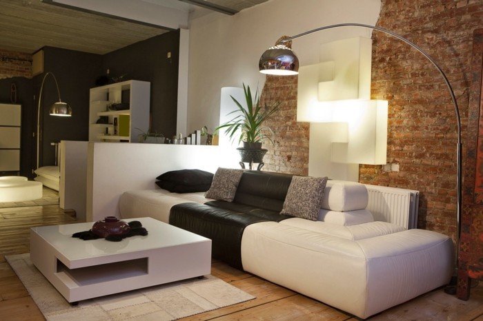 σαλόνι λάμπες σπίτι ιδέες φώτα δαπέδου ξύλινο πάτωμα τούβλο τοίχο