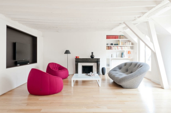 gyvenamasis kambarys modernus dizainas minimalistinis sofos kėdės židinys