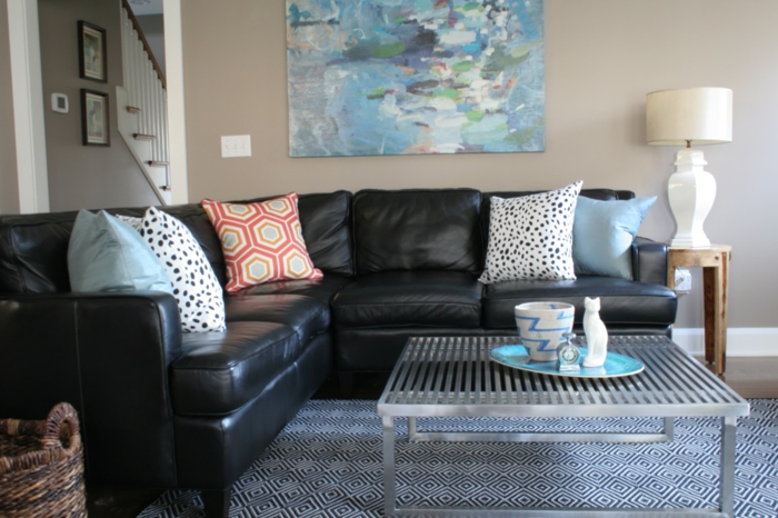 καναπές σαλόνι μαύρο δερμάτινο καναπέ φανταχτερός καφές πίνακα χρωματιστό ρίξτε μαξιλάρι
